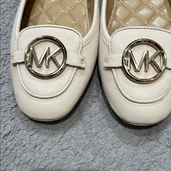 New Michael Kors Cream Ballet Flats - Picture 2 of 12